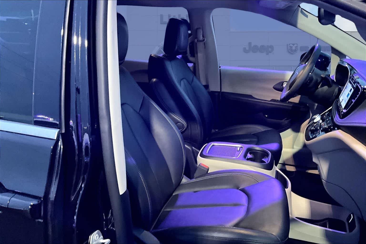 Thumbnail: 2024 Chrysler Pacifica - 14