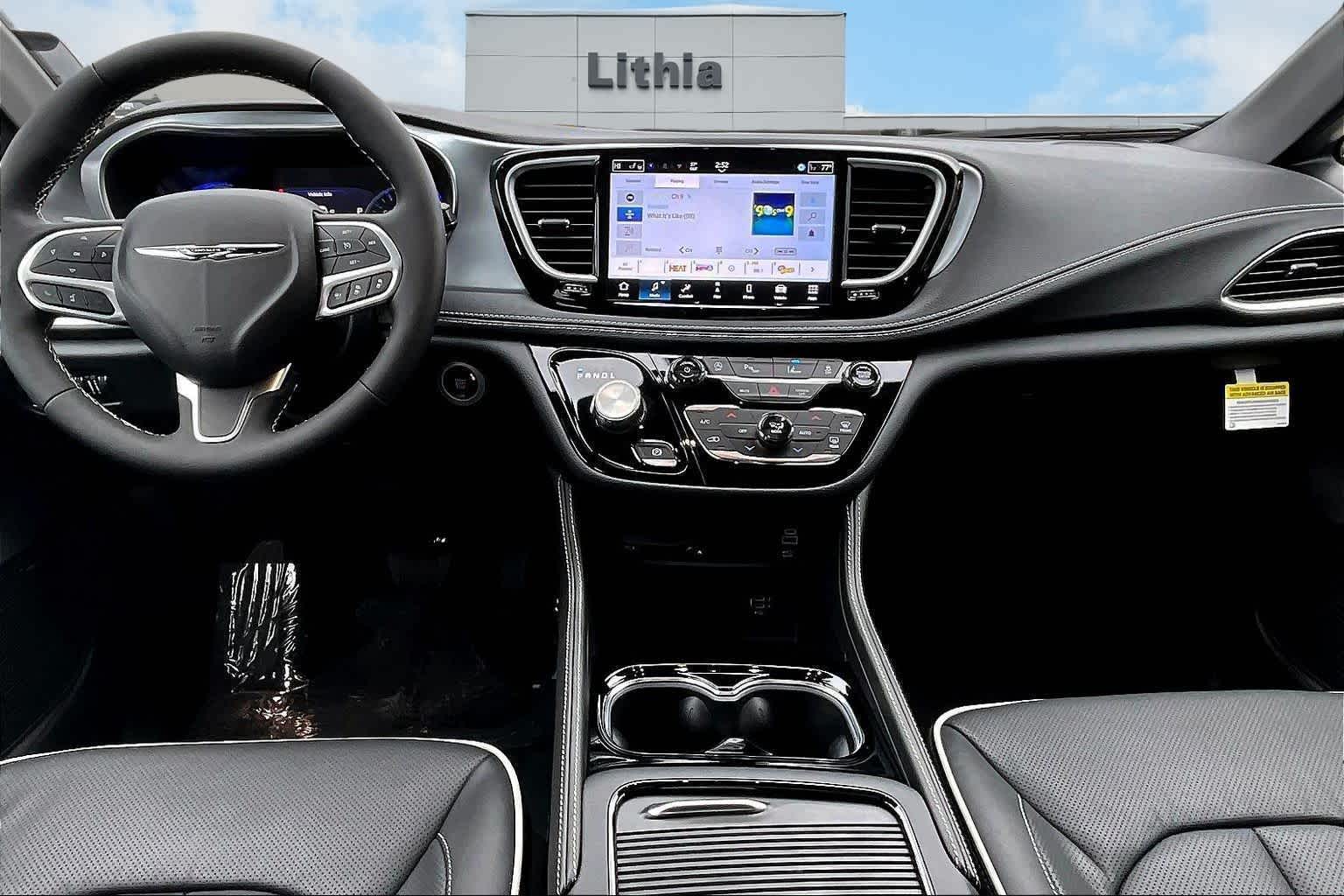 Thumbnail: 2026 Chrysler Pacifica - 11