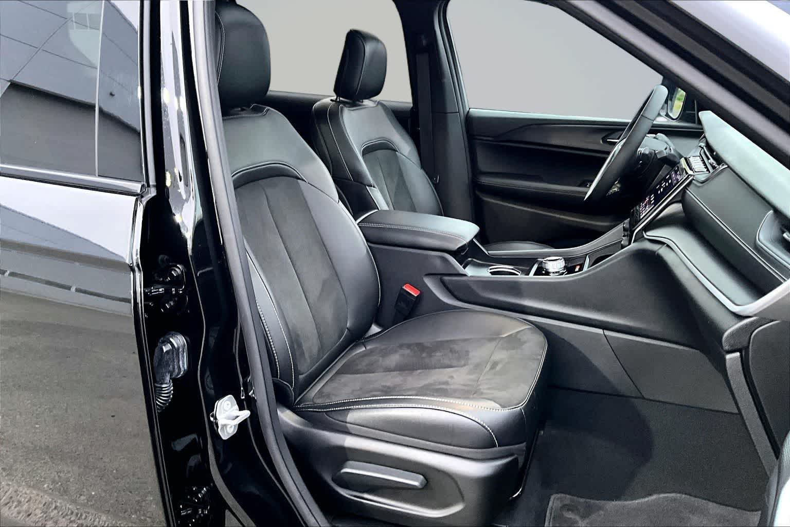 Thumbnail: 2025 Jeep Grand Cherokee L - 14