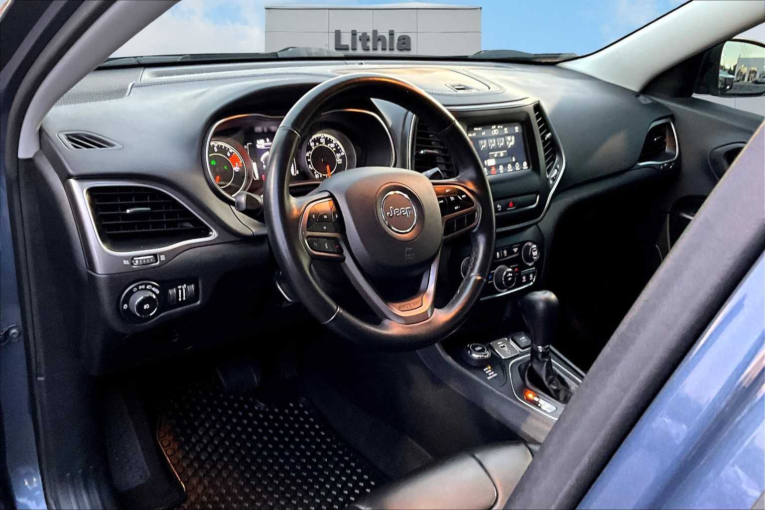2019 Jeep Cherokee Latitude photo 2