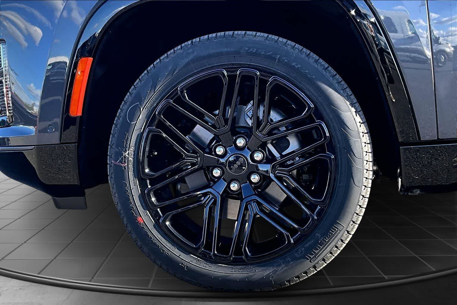 Thumbnail: 2026 Jeep Grand Wagoneer L - 8