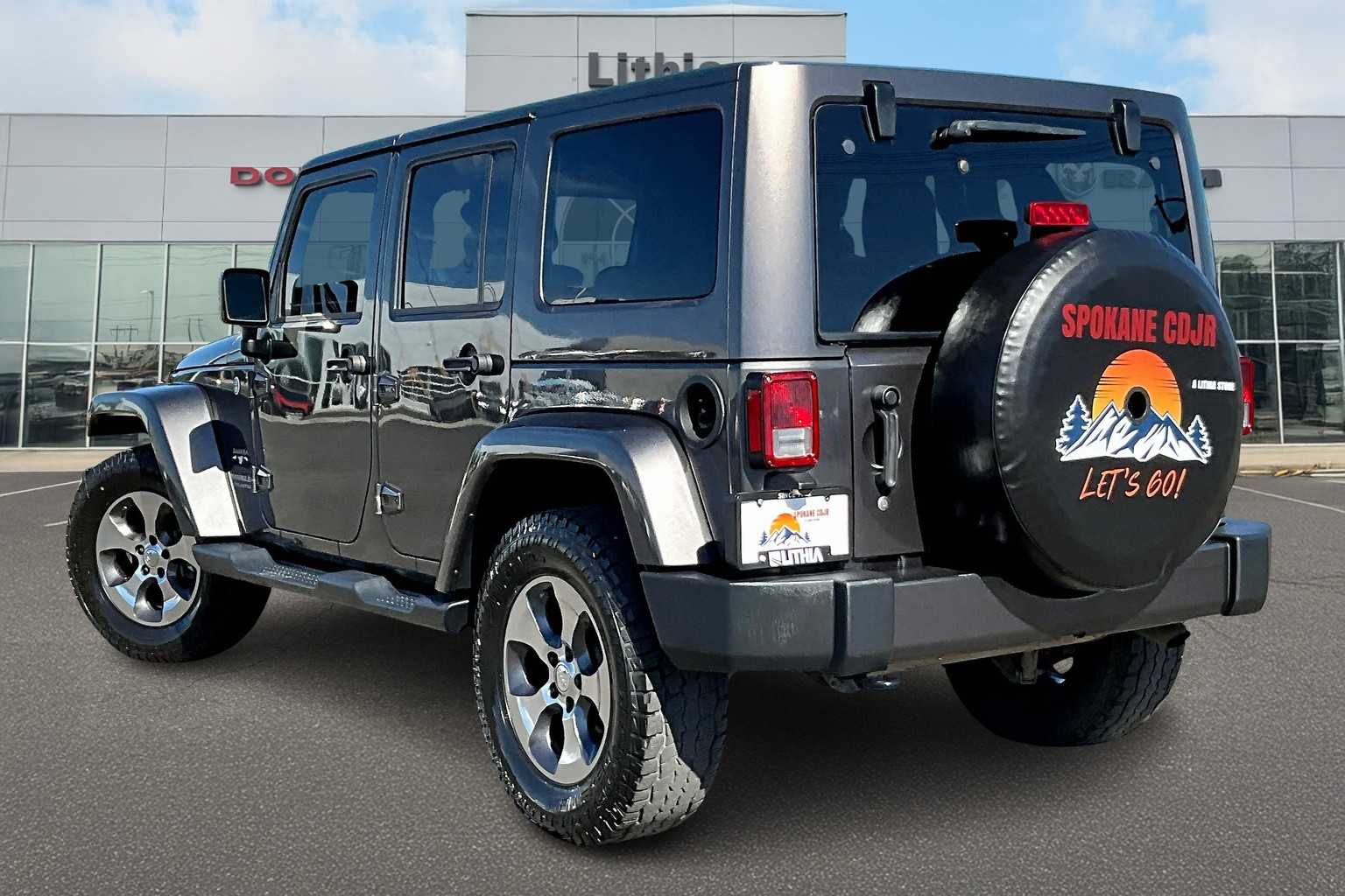 2017 Jeep Wrangler Unlimited Sahara photo 4