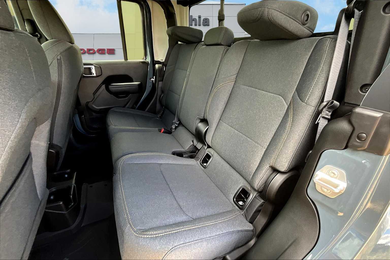 Thumbnail: 2025 Jeep Gladiator - 13