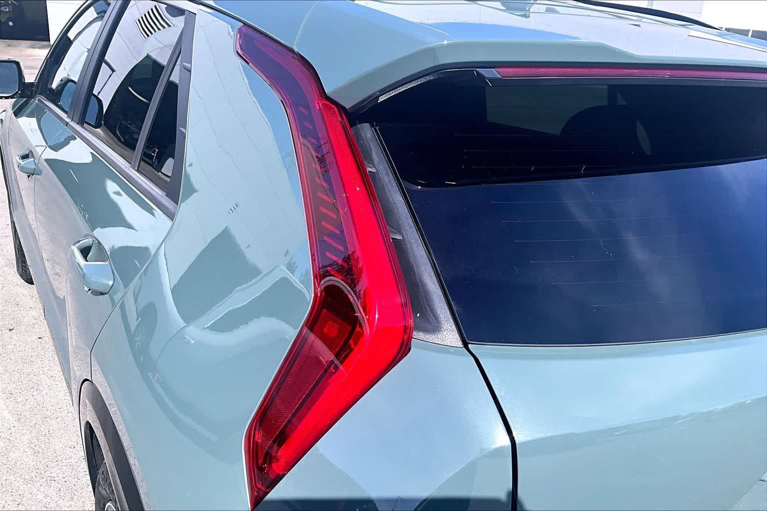Thumbnail: 2023 Kia Niro - 31