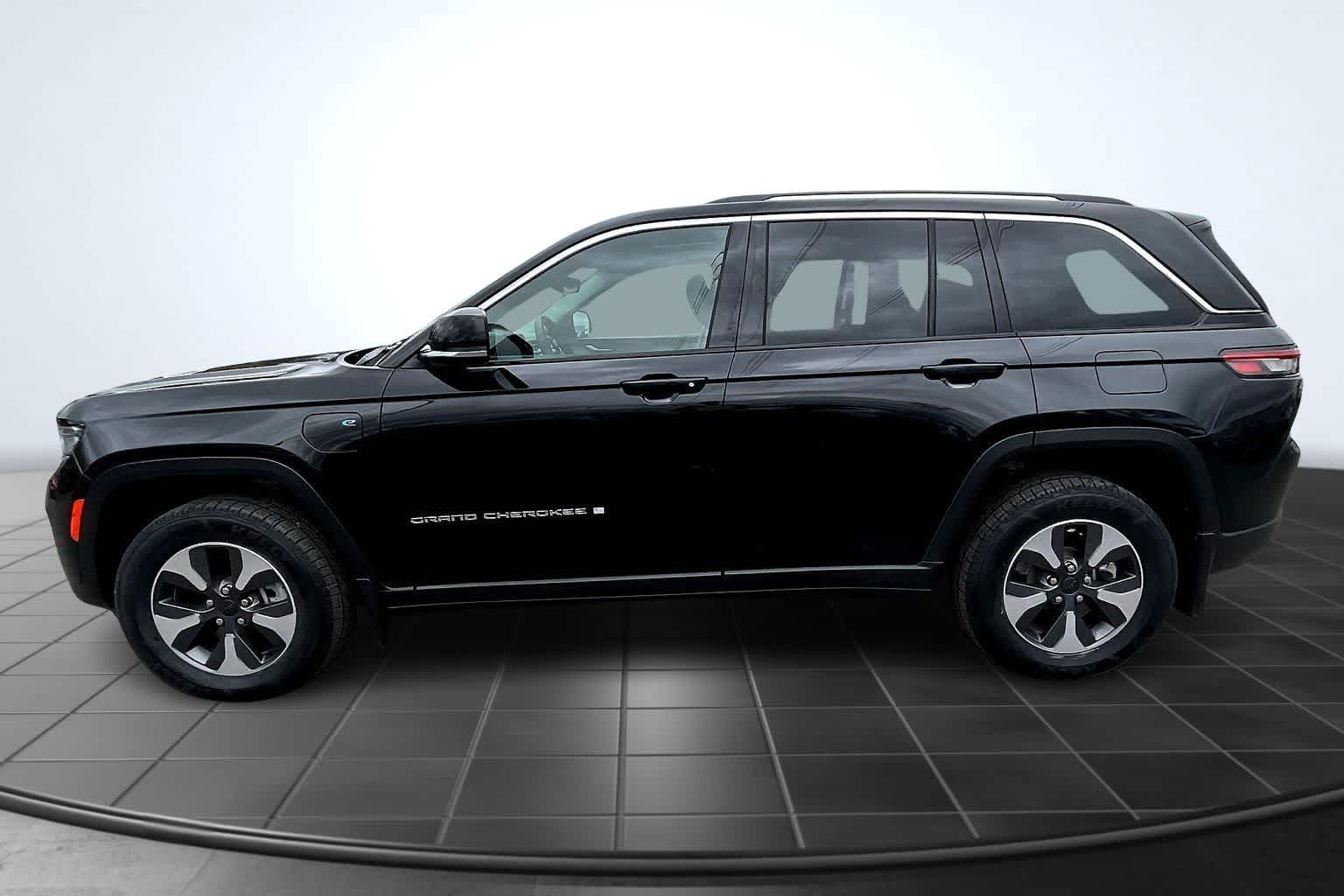 Thumbnail: 2022 Jeep Grand Cherokee - 3