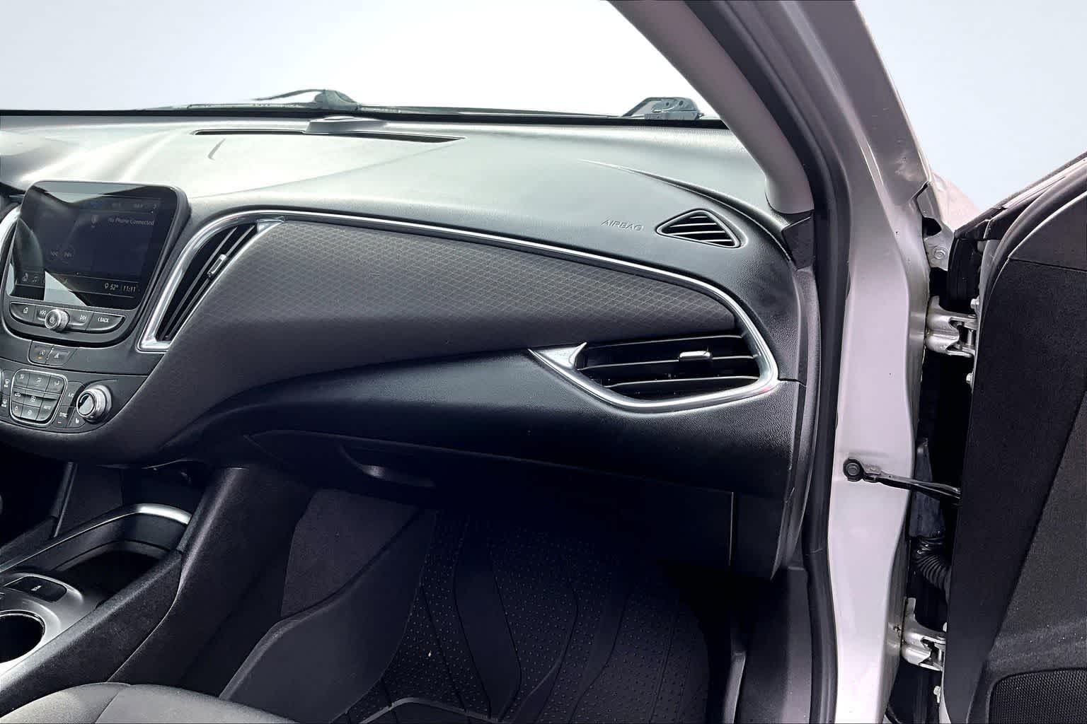 Thumbnail: 2021 Chevrolet Malibu - 24