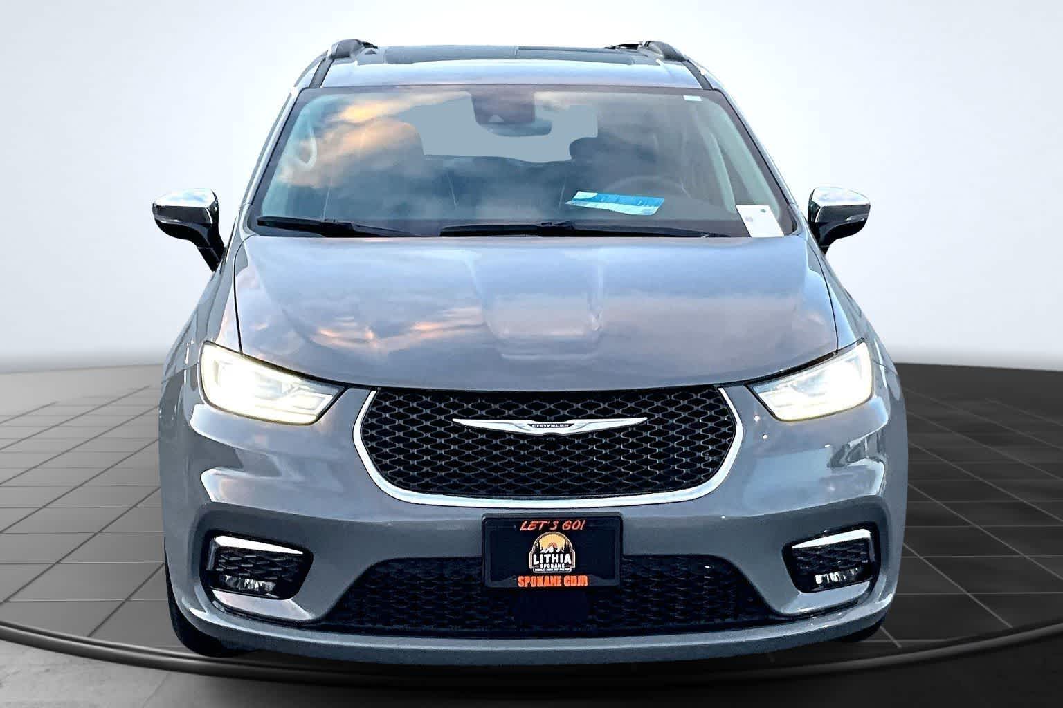 Thumbnail: 2023 Chrysler Pacifica - 6