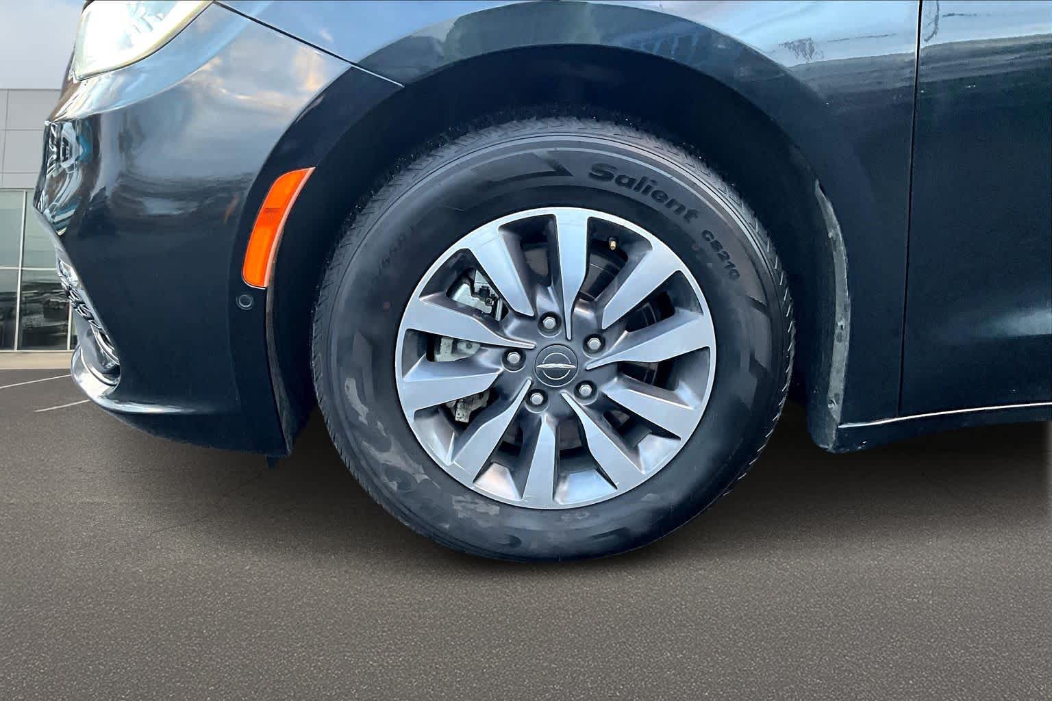 Thumbnail: 2021 Chrysler Pacifica - 8