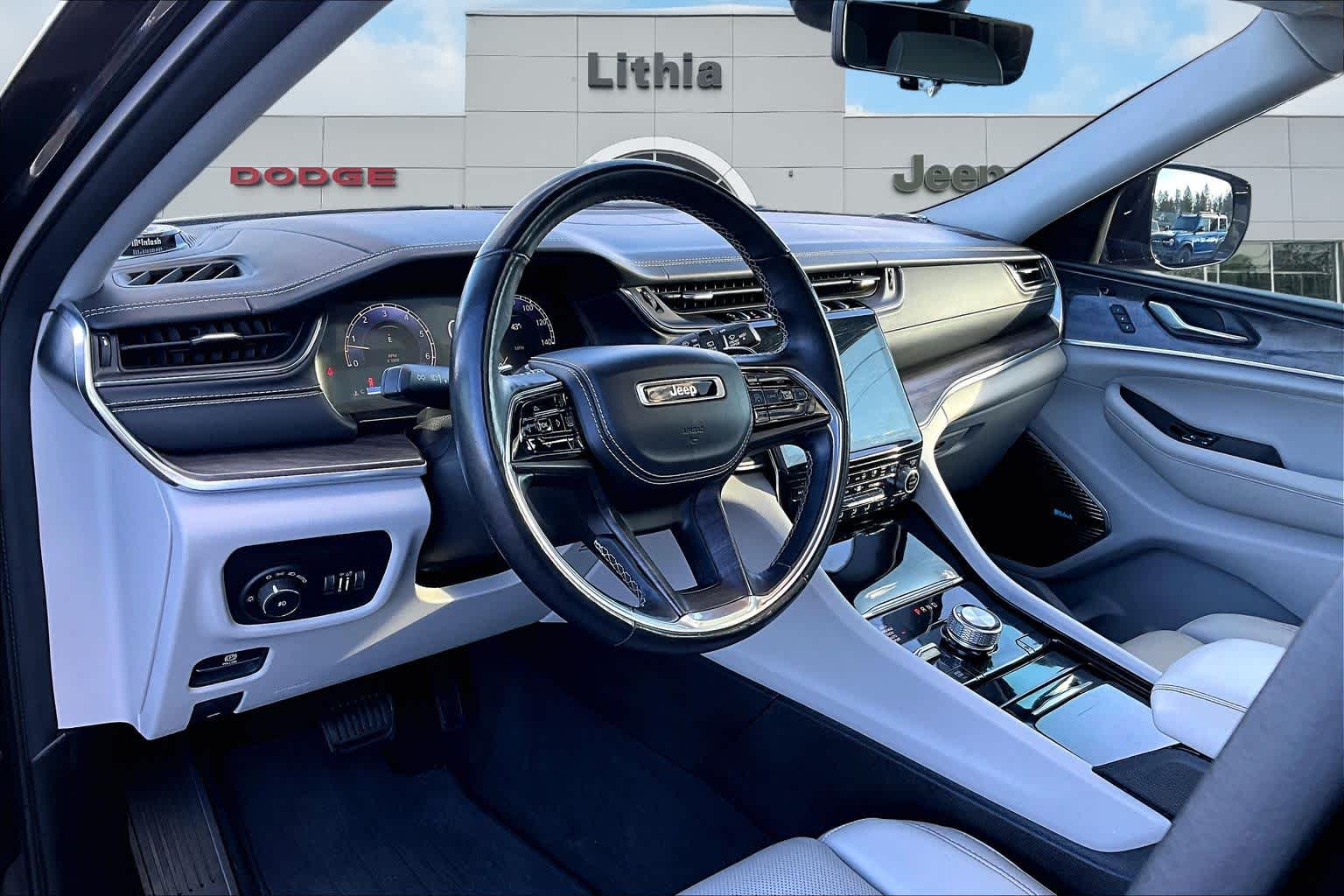 2021 Jeep Grand Cherokee Overland photo 2