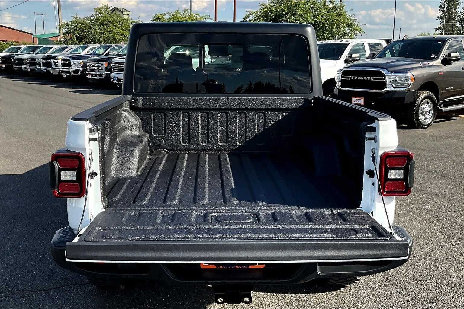 Thumbnail: 2025 Jeep Gladiator - 19