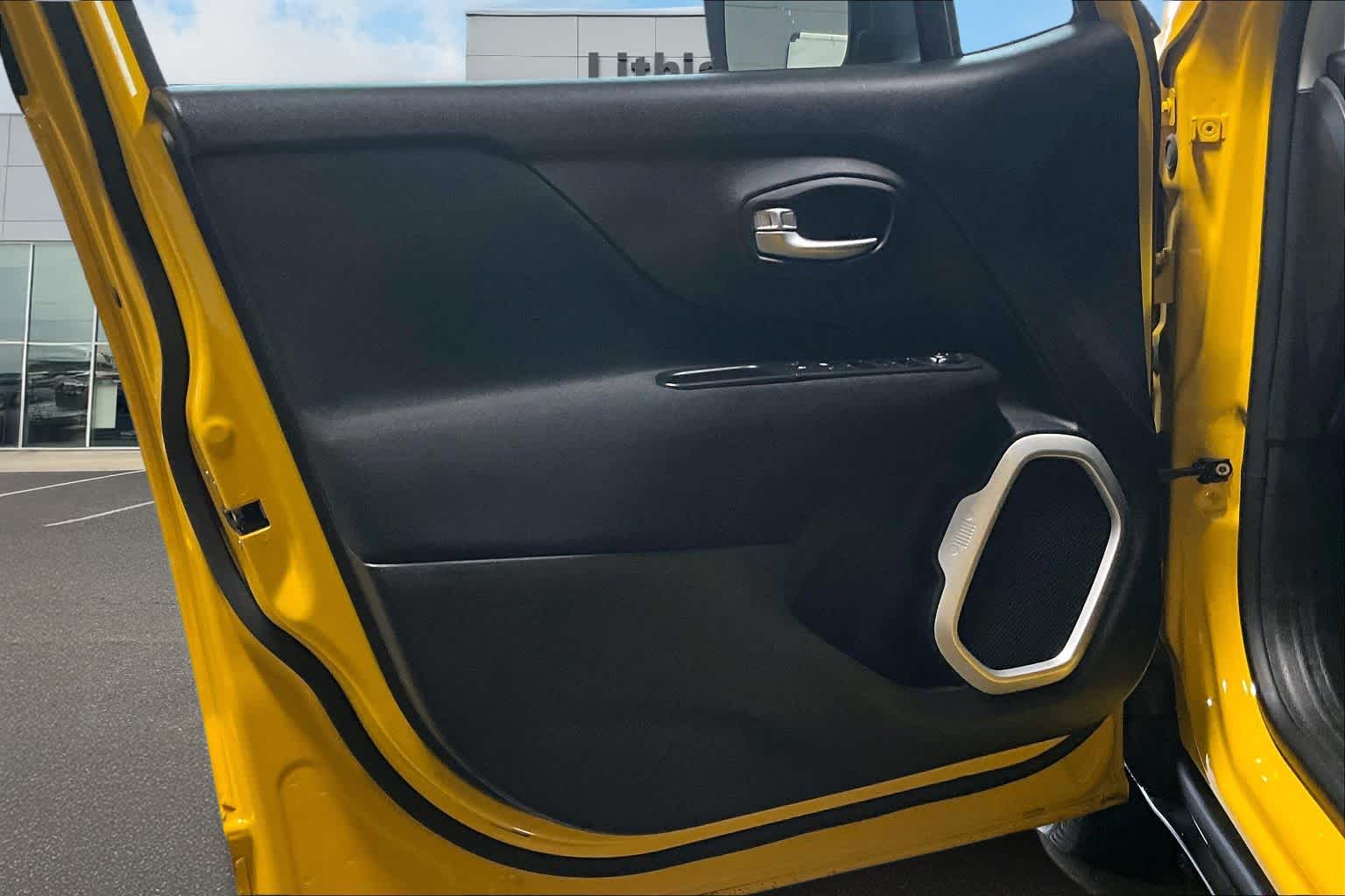 Thumbnail: 2018 Jeep Renegade - 28