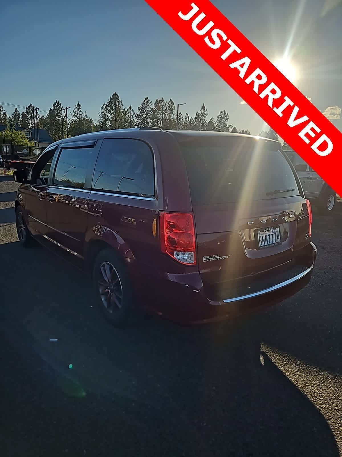 Thumbnail: 2017 Dodge Grand Caravan - 5