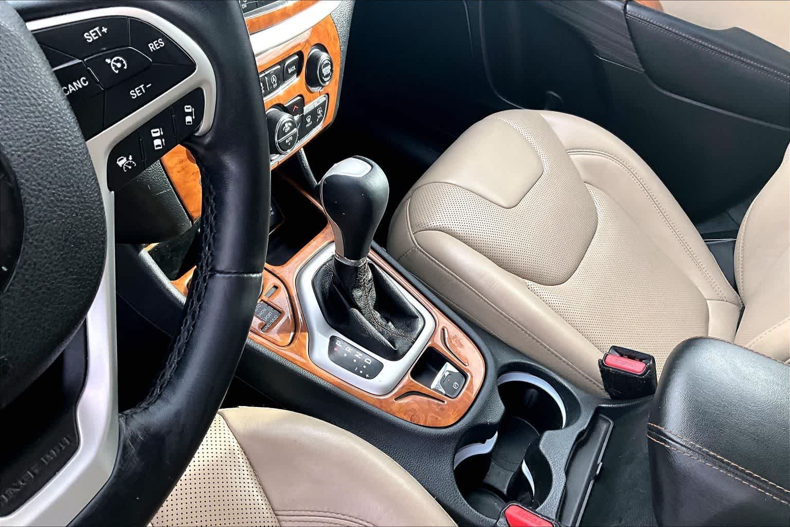 Thumbnail: 2015 Jeep Cherokee - 17