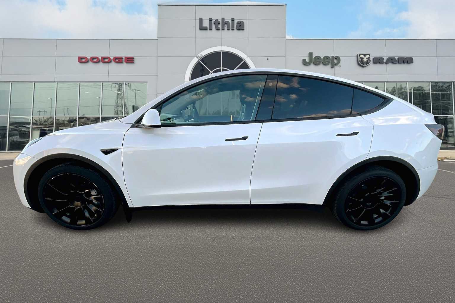2022 Tesla Model Y Long Range photo 3