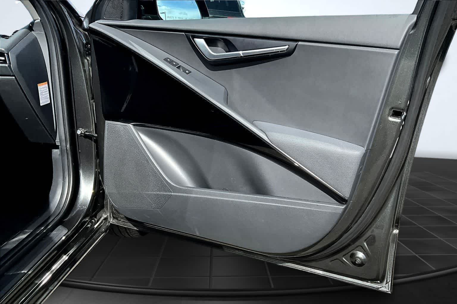 Thumbnail: 2024 Kia Niro - 29