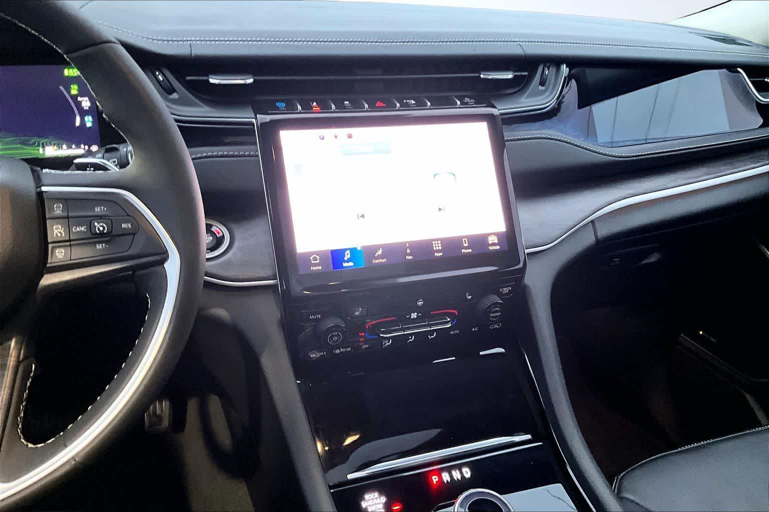 Thumbnail: 2022 Jeep Grand Cherokee - 16