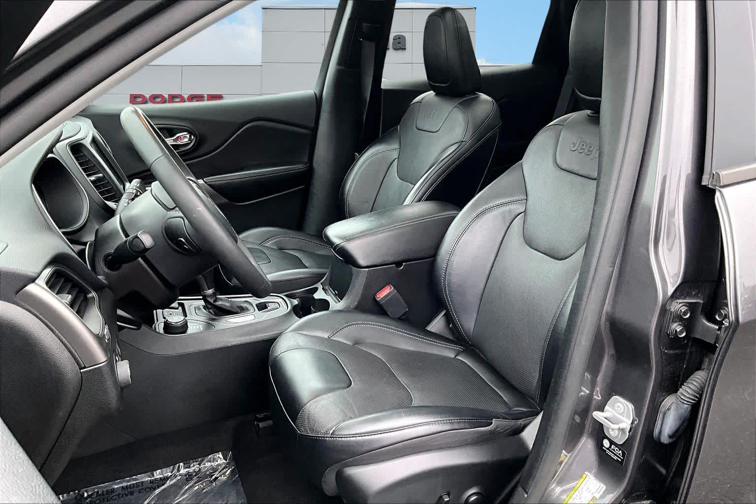 Thumbnail: 2022 Jeep Cherokee - 11