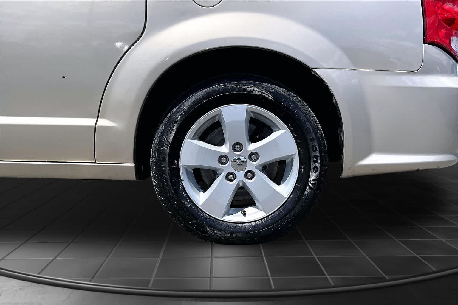 Thumbnail: 2013 Dodge Grand Caravan - 35