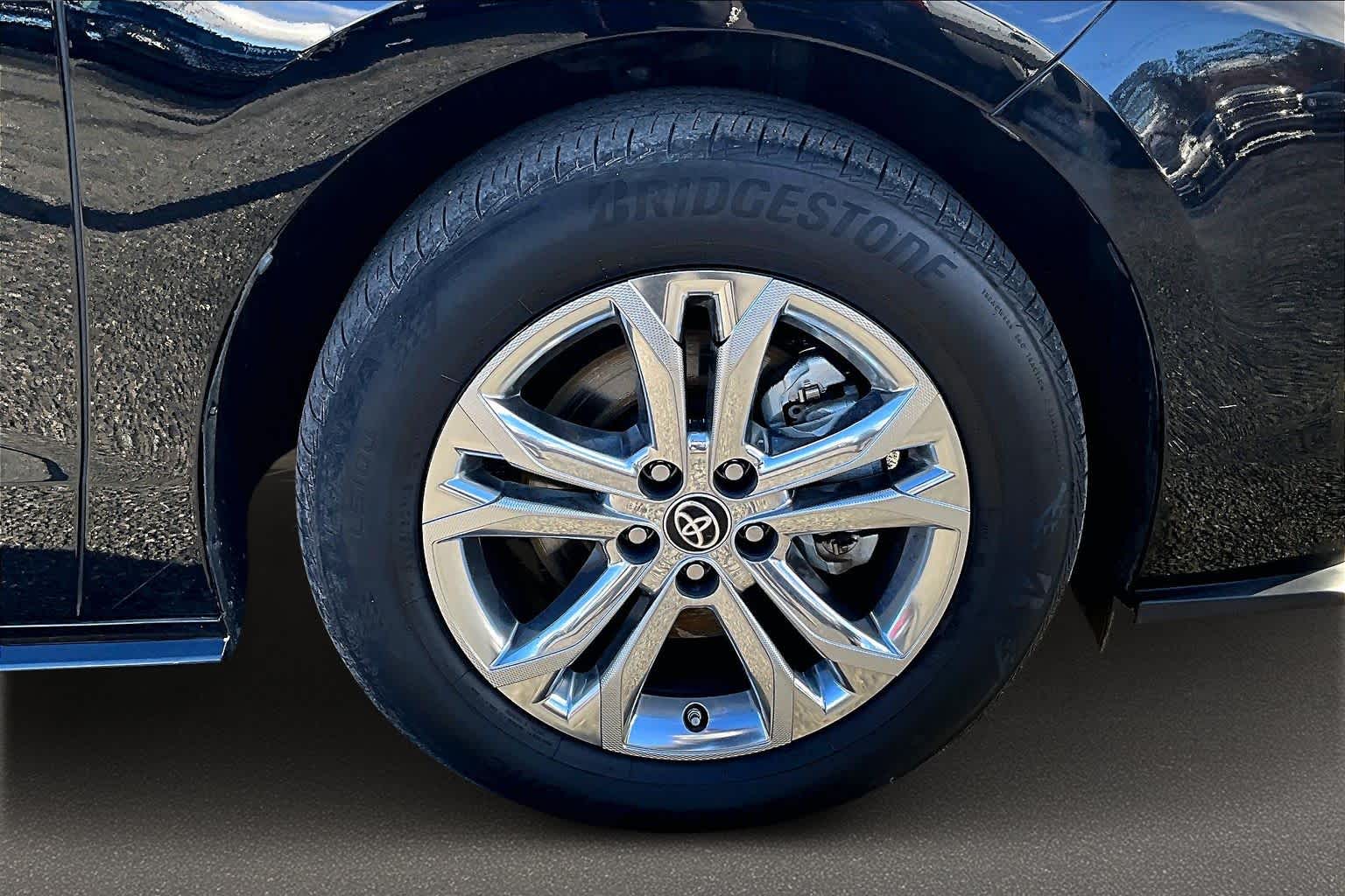 Thumbnail: 2022 Toyota Sienna - 34