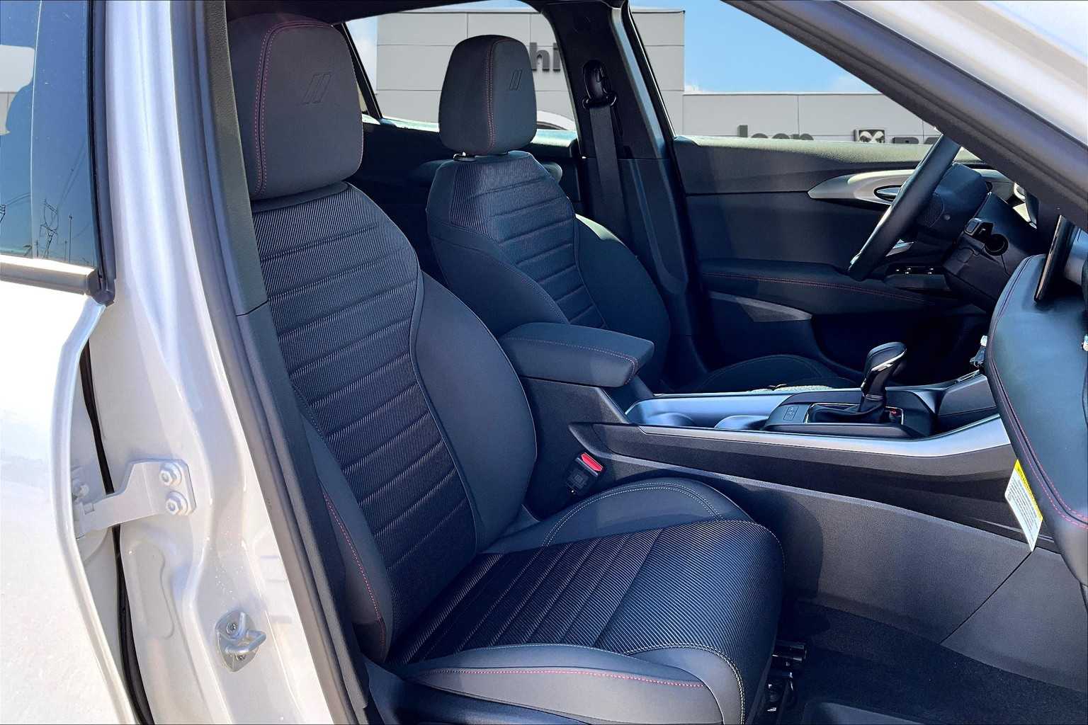 Thumbnail: 2025 Dodge Hornet - 14