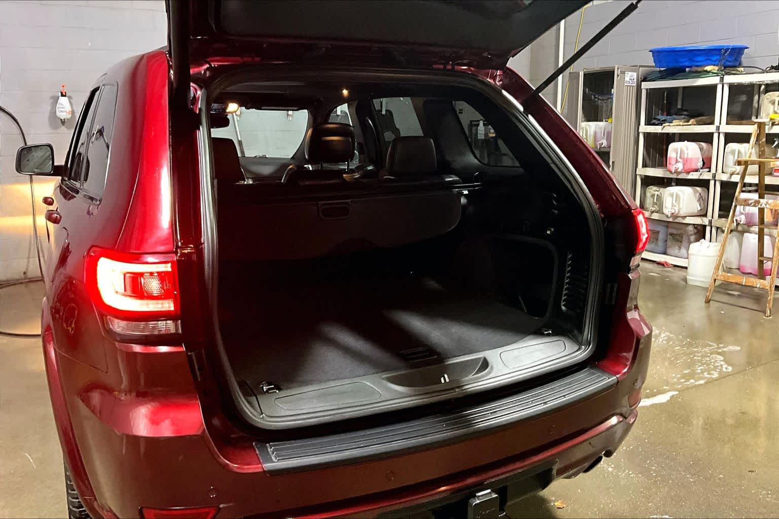 Thumbnail: 2020 Jeep Grand Cherokee - 19