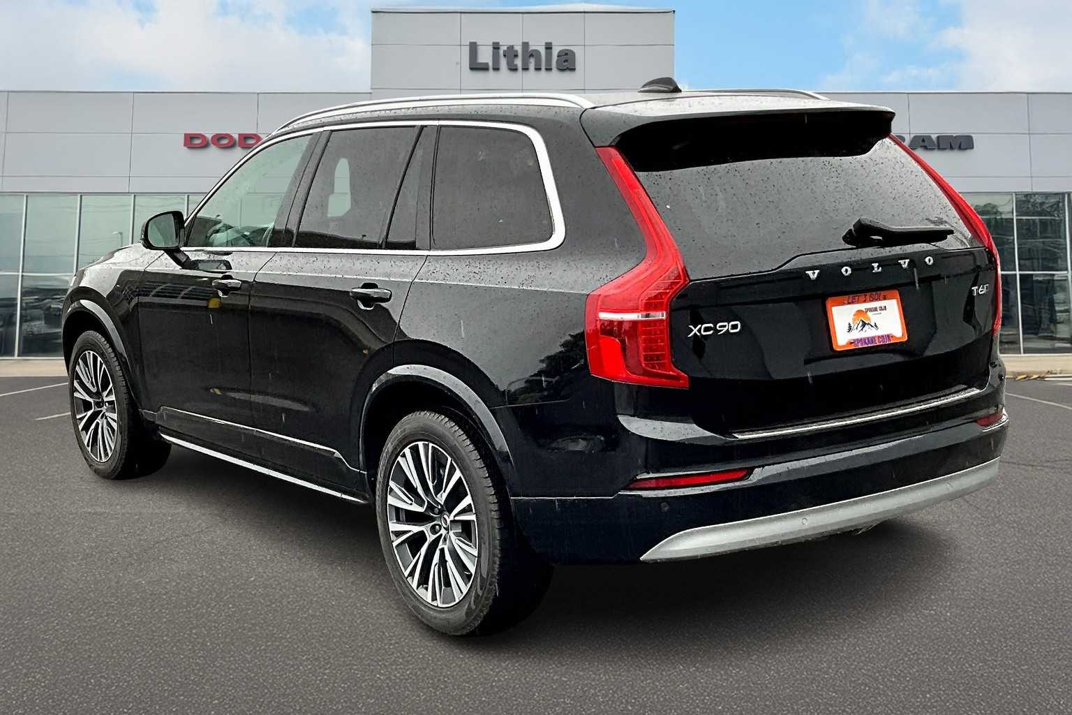 2022 Volvo XC90 T6 AWD Momentum photo 3