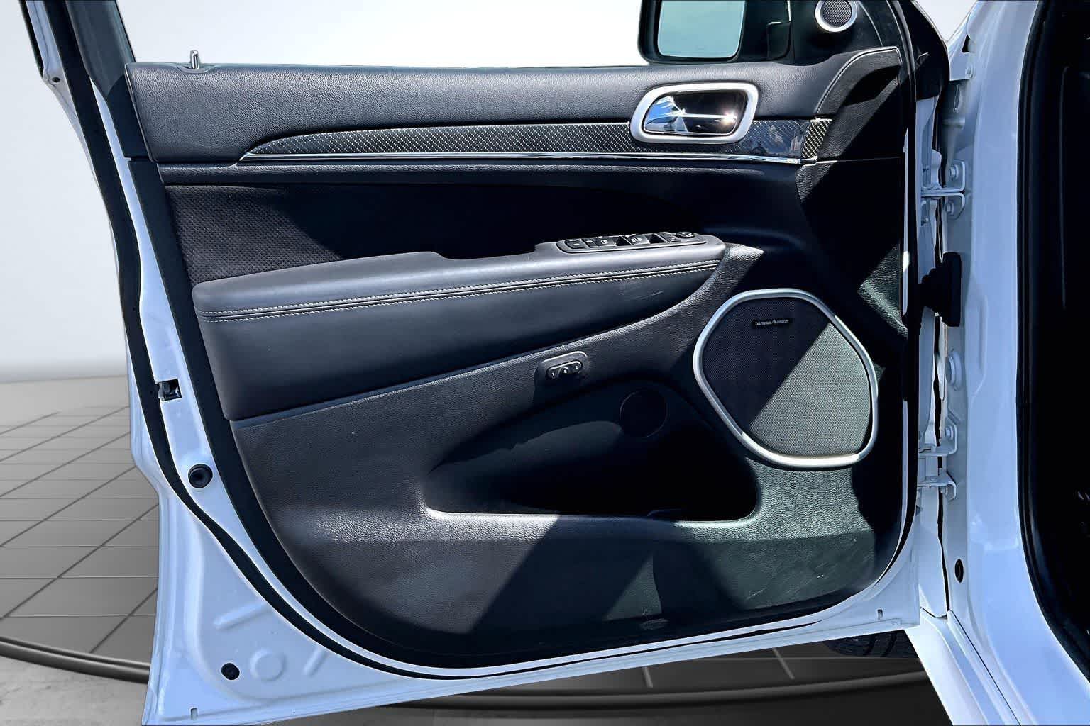Thumbnail: 2019 Jeep Grand Cherokee - 28
