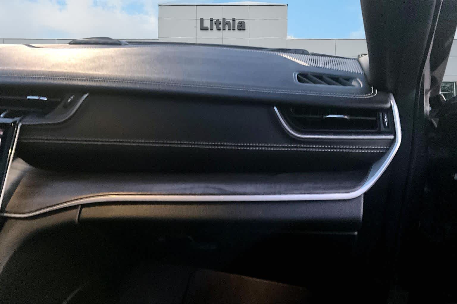 Thumbnail: 2024 Jeep Grand Cherokee - 24