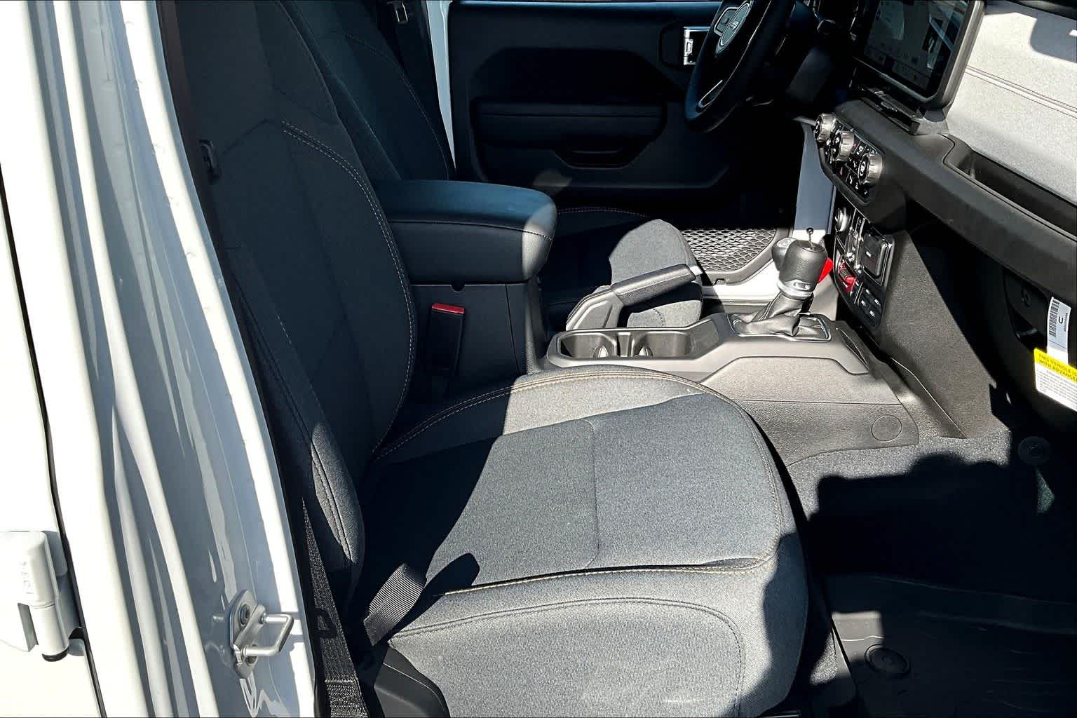 Thumbnail: 2025 Jeep Gladiator - 14