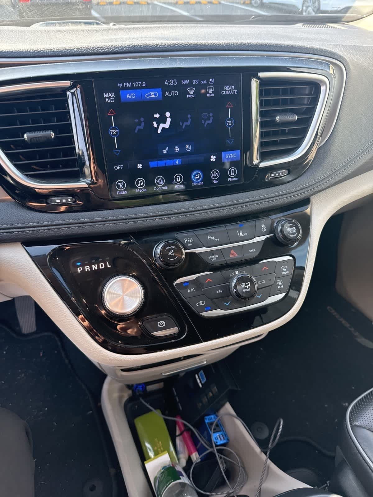2017 Chrysler Pacifica Hybrid Platinum 2