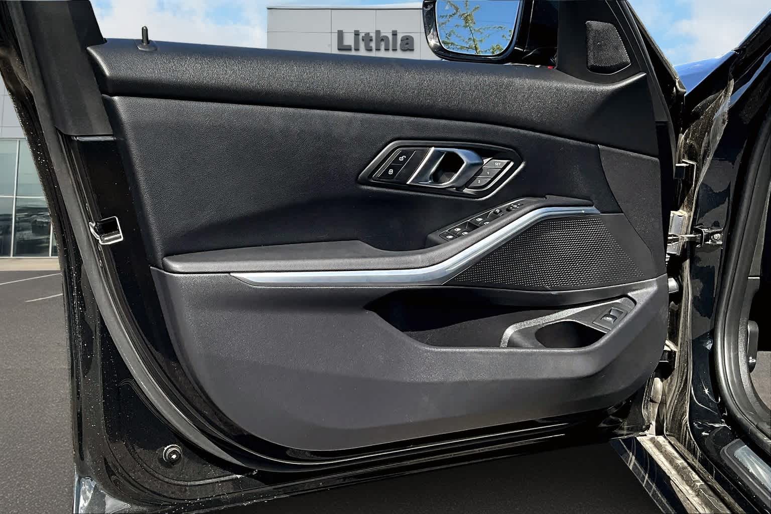 Thumbnail: 2024 BMW 3 Series - 24