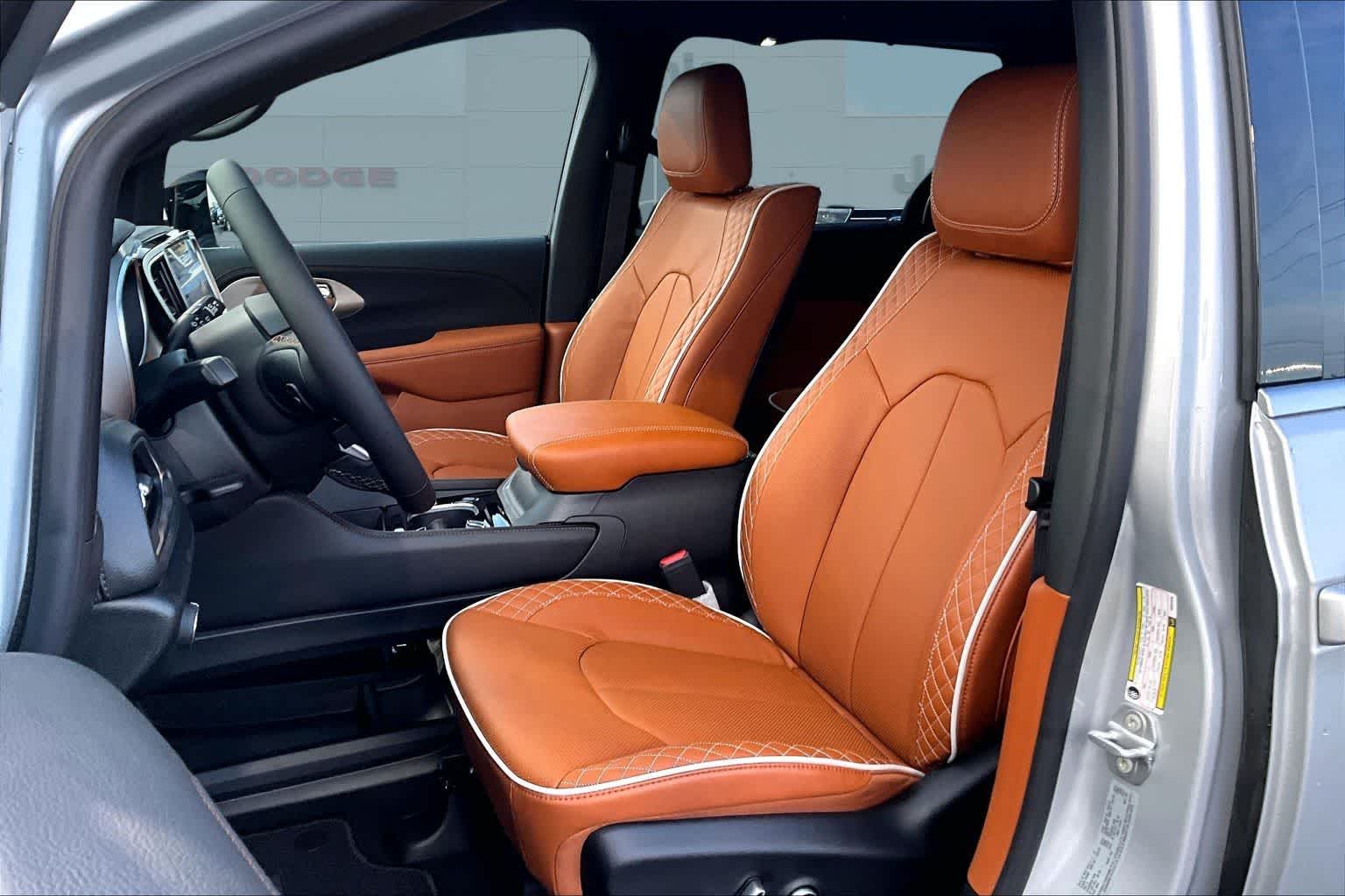 Thumbnail: 2026 Chrysler Pacifica - 11