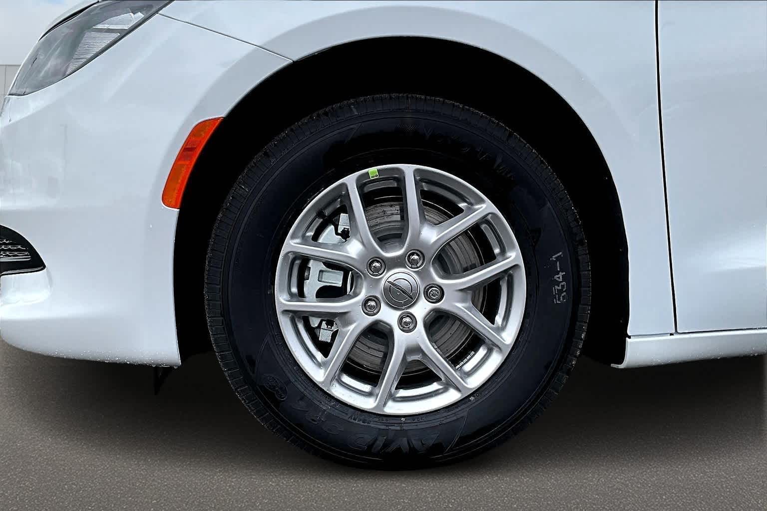 Thumbnail: 2025 Chrysler Voyager - 6