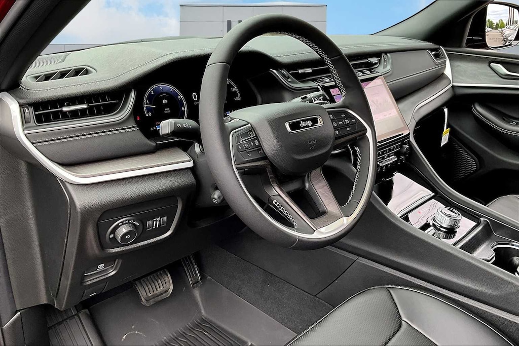 New 2025 Jeep Grand Cherokee L LIMITED 4X4 Sport Utility