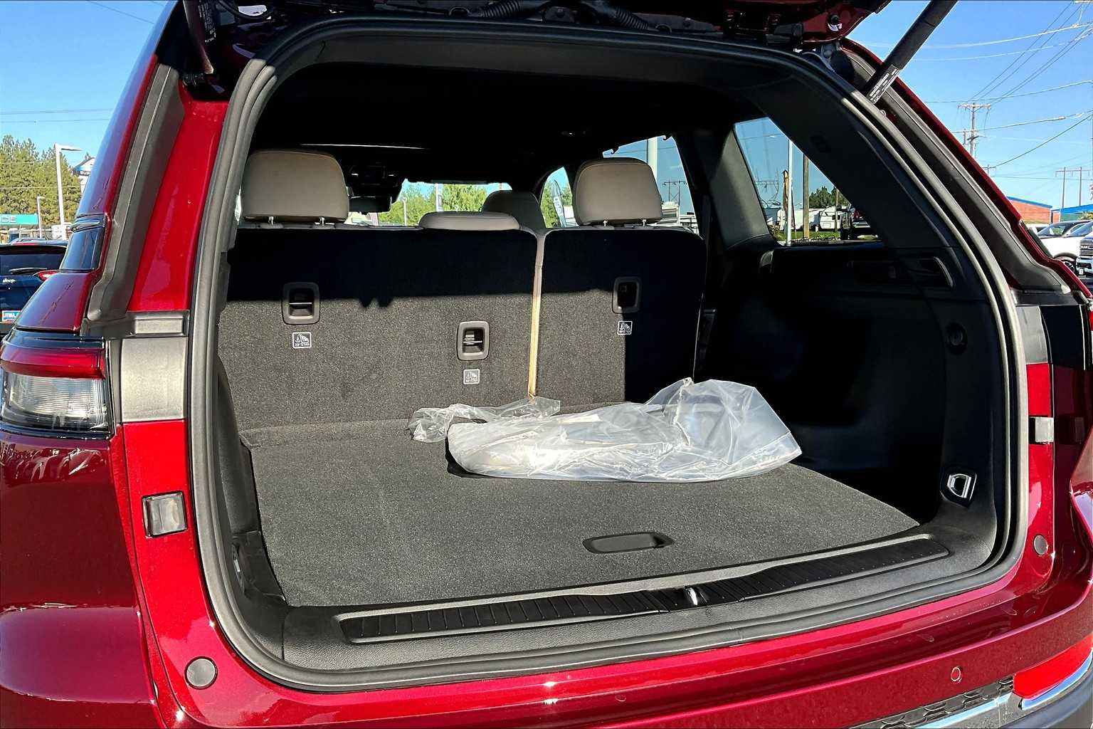 Thumbnail: 2025 Jeep Grand Cherokee - 19