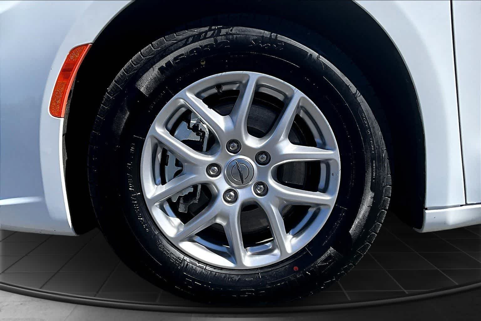 Thumbnail: 2024 Chrysler Pacifica - 8