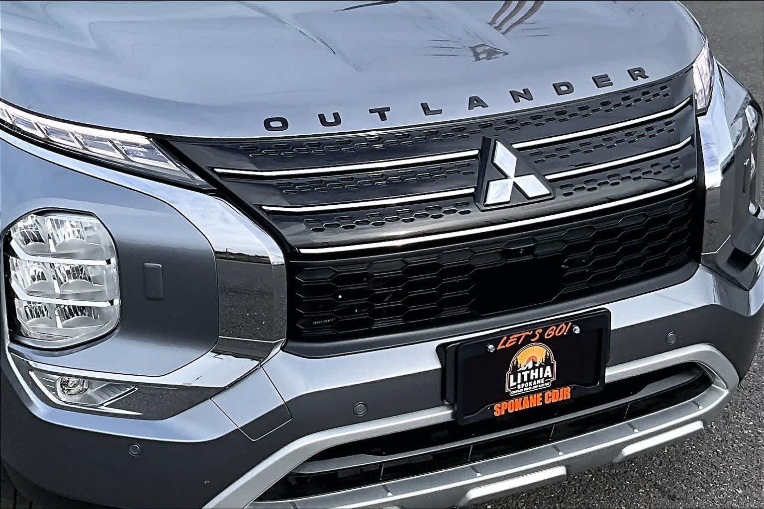 Thumbnail: 2023 Mitsubishi Outlander - 33