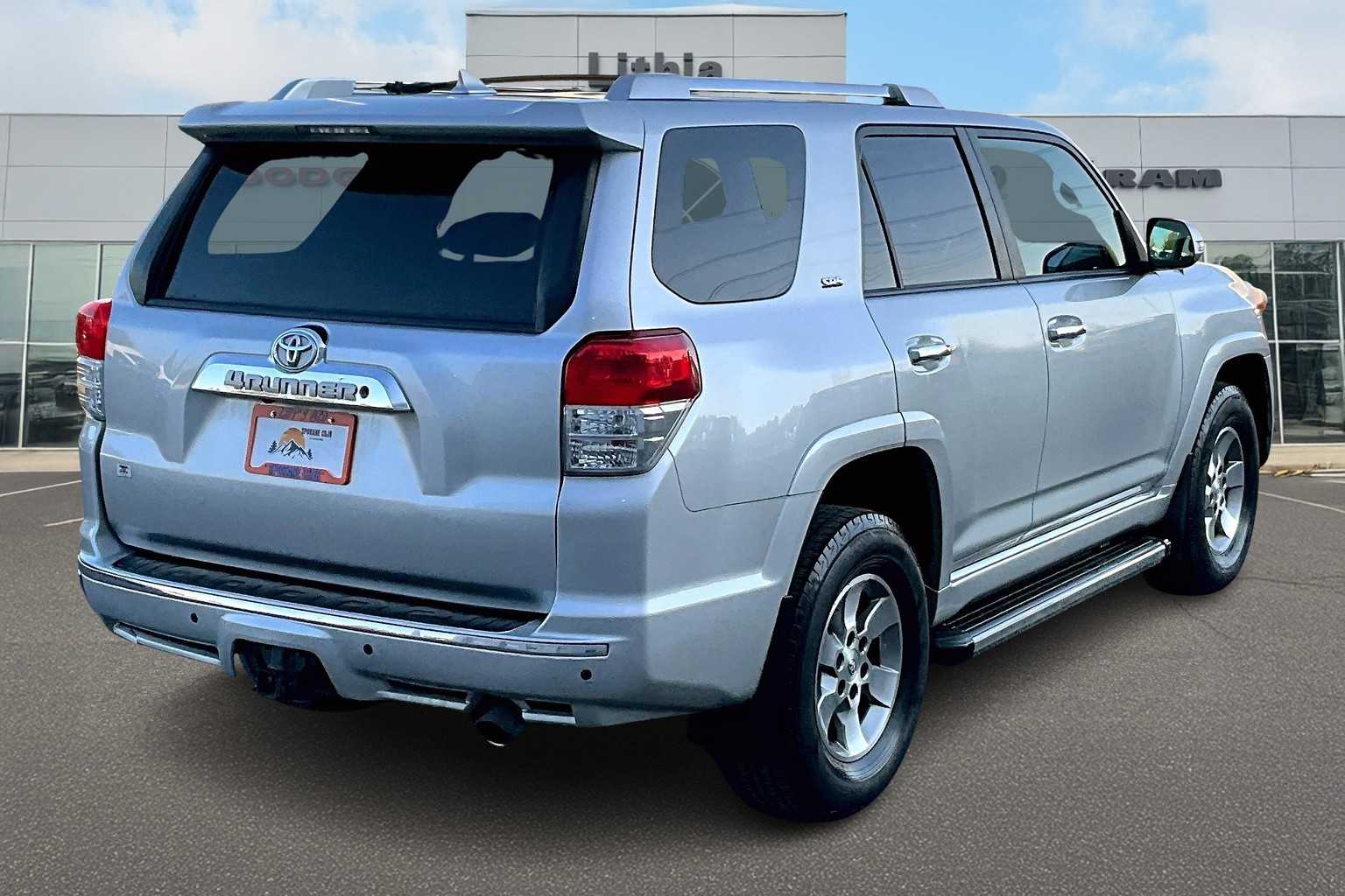 Thumbnail: 2012 Toyota 4Runner - 23