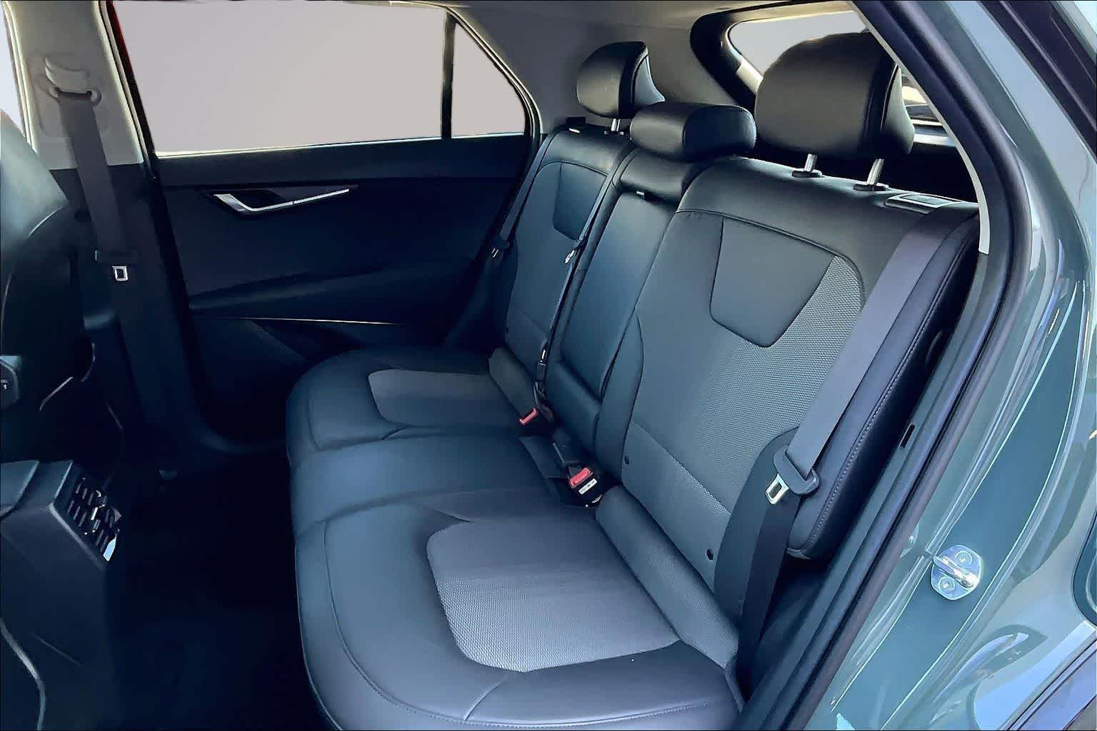 Thumbnail: 2024 Kia Niro - 13