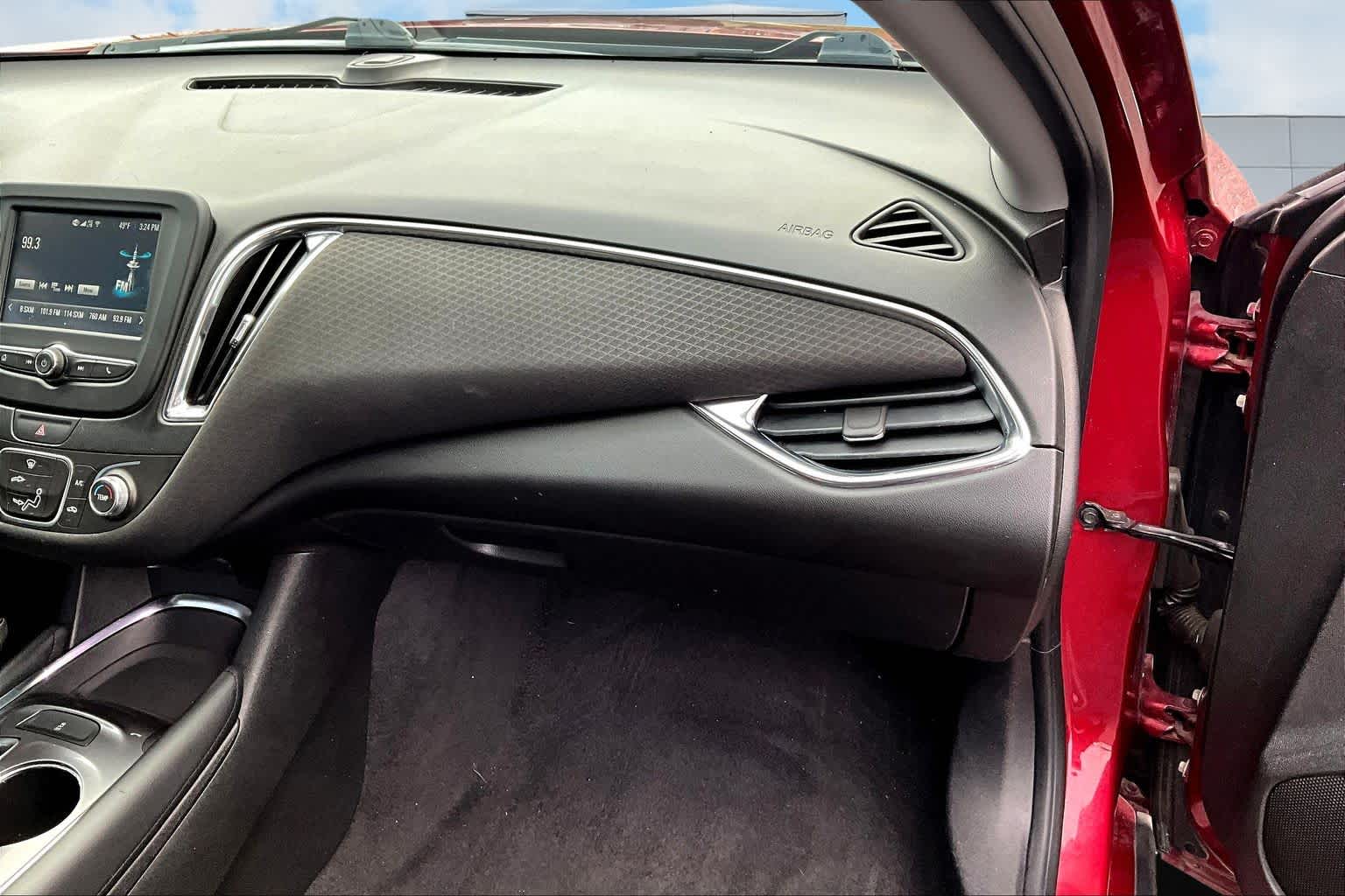 Thumbnail: 2018 Chevrolet Malibu - 24