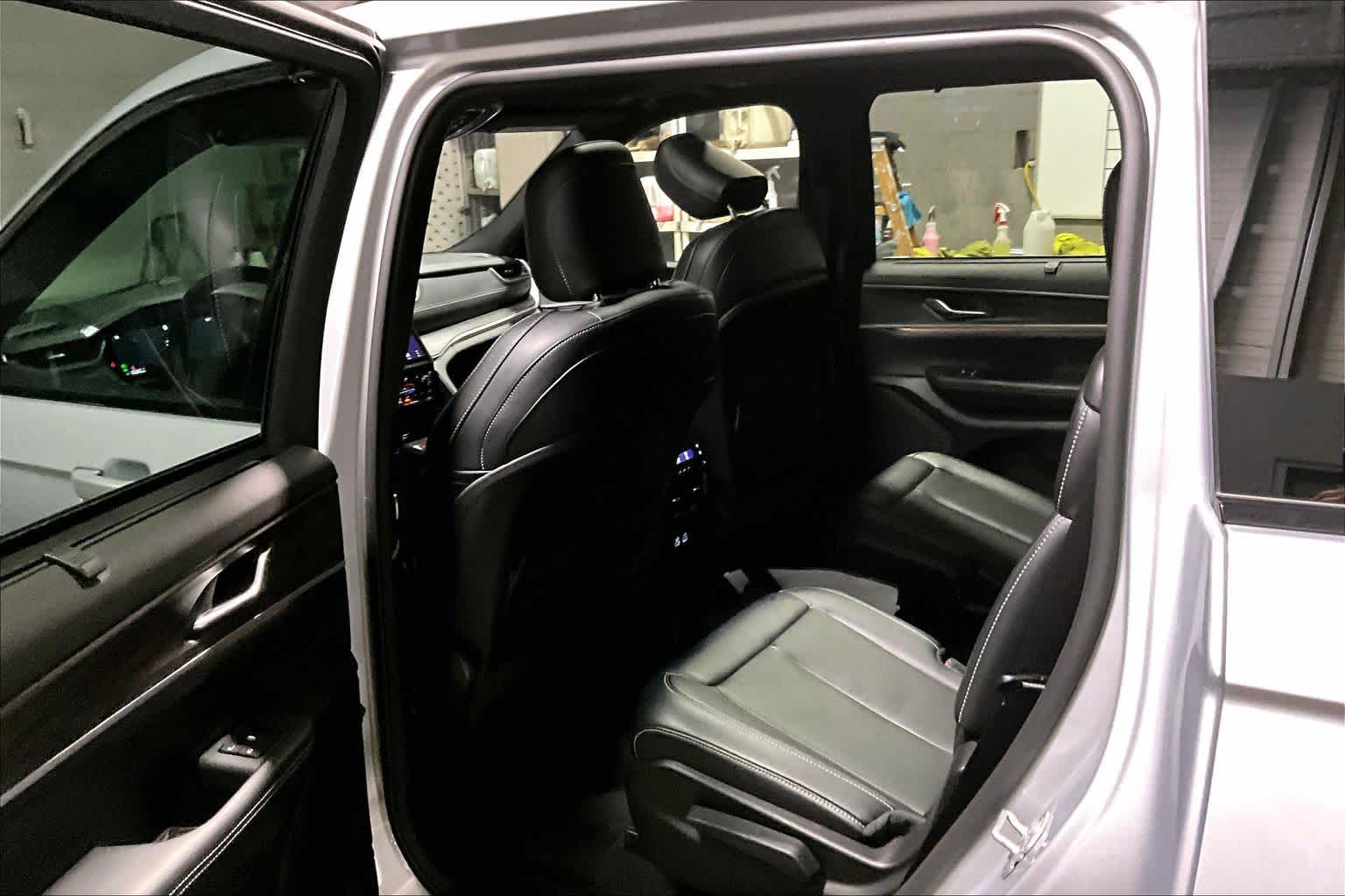 Thumbnail: 2024 Jeep Grand Cherokee L - 12