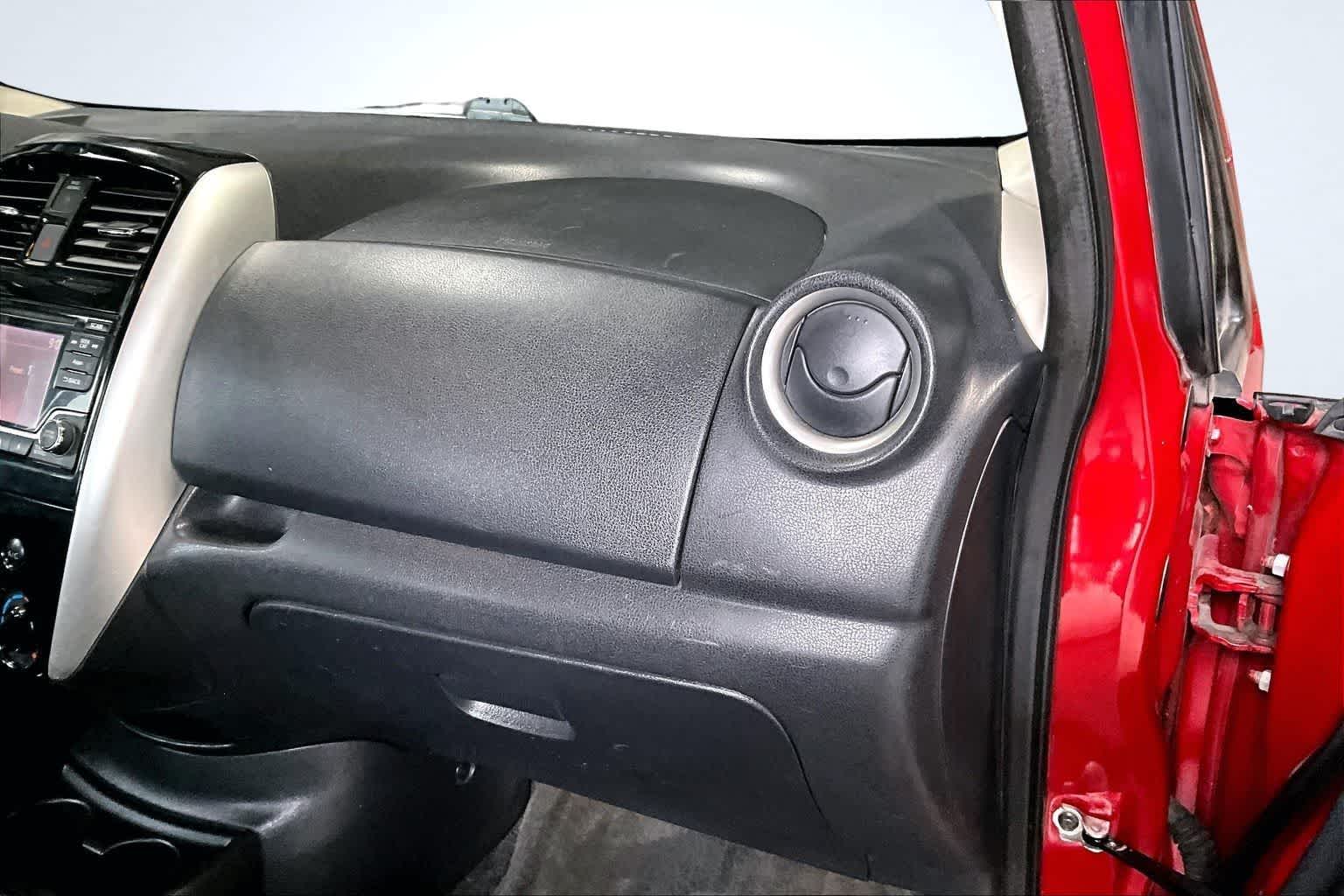 Thumbnail: 2015 Nissan Versa Note - 24