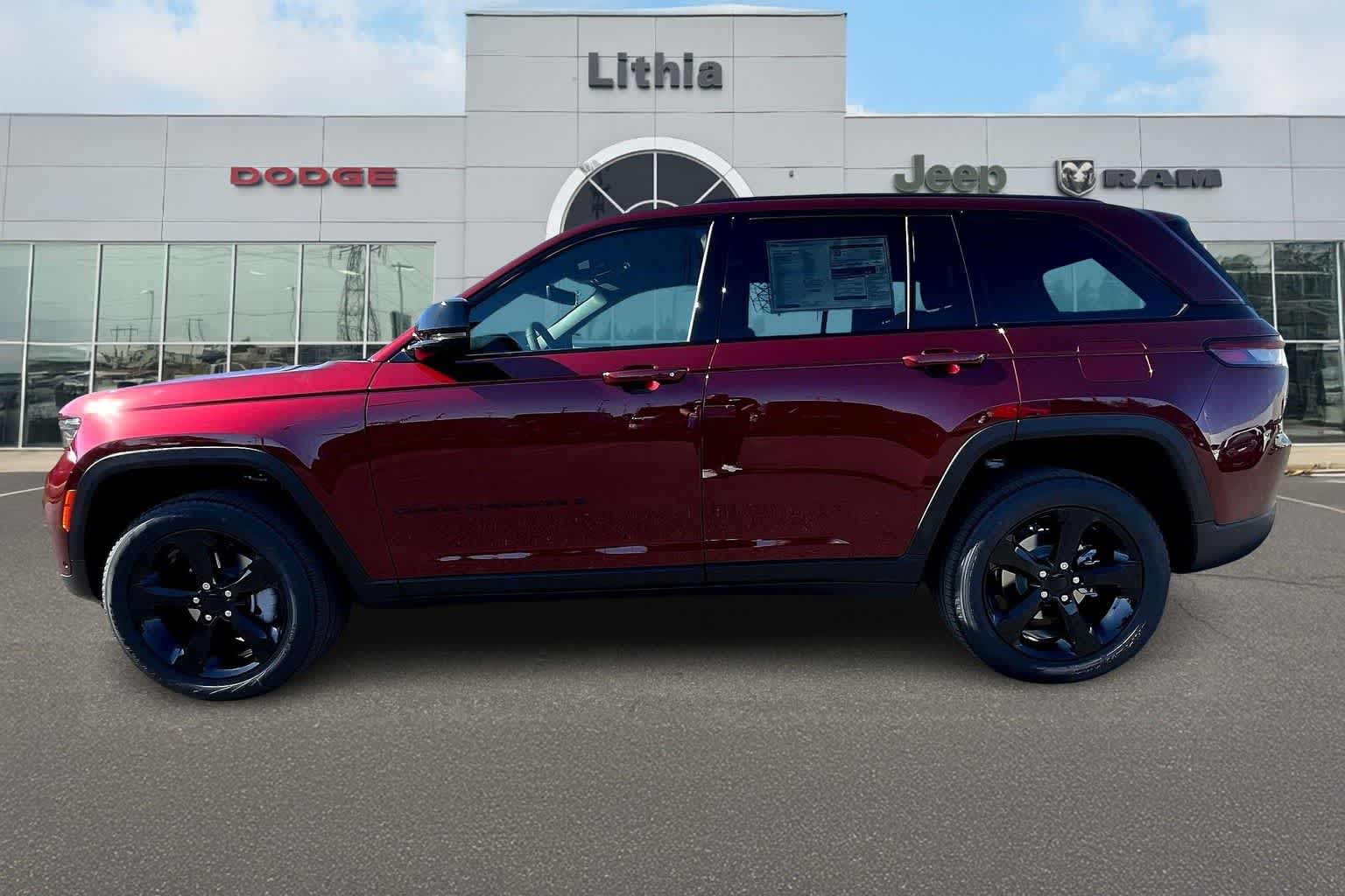 Thumbnail: 2025 Jeep Grand Cherokee - 3