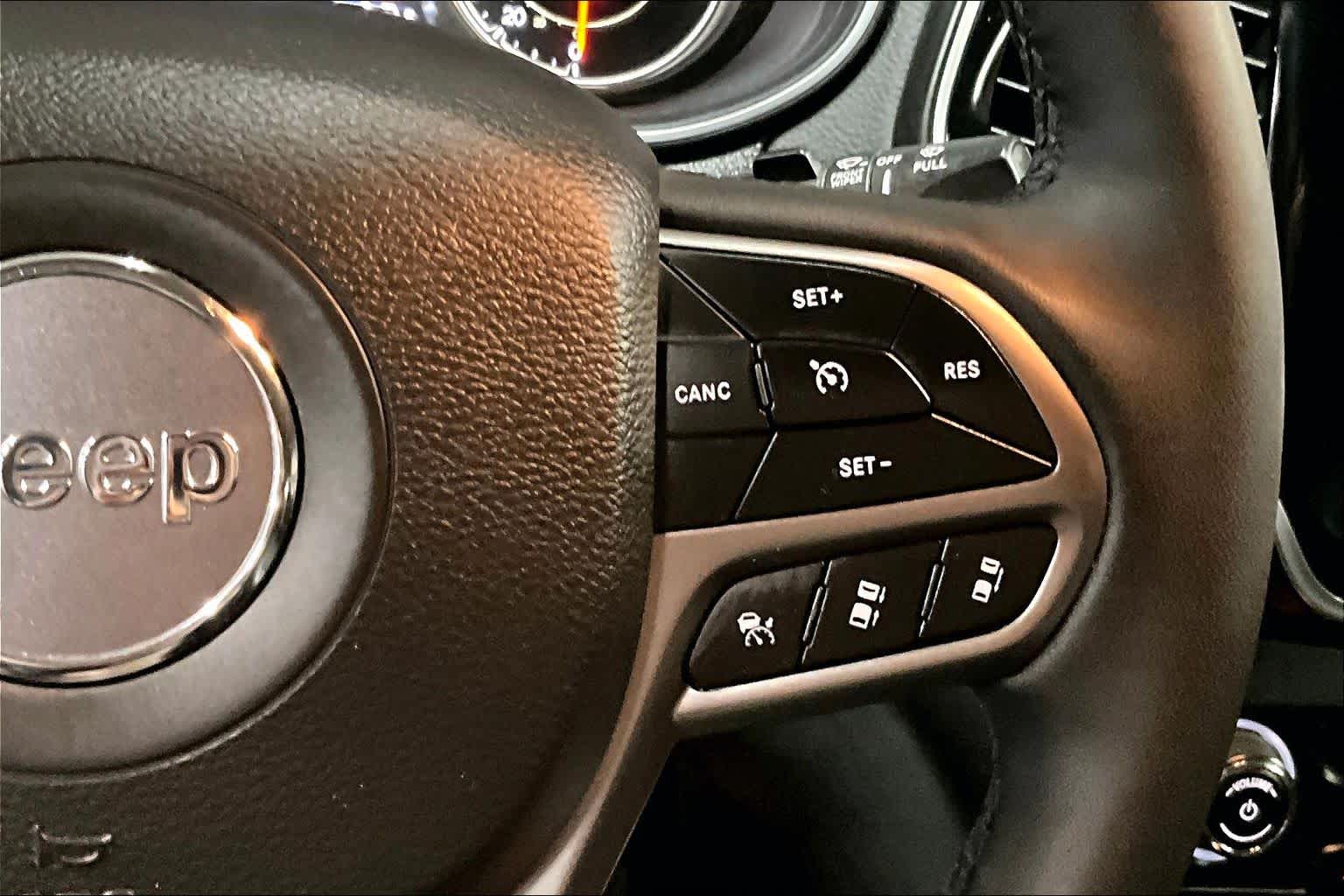 Thumbnail: 2022 Jeep Cherokee - 26