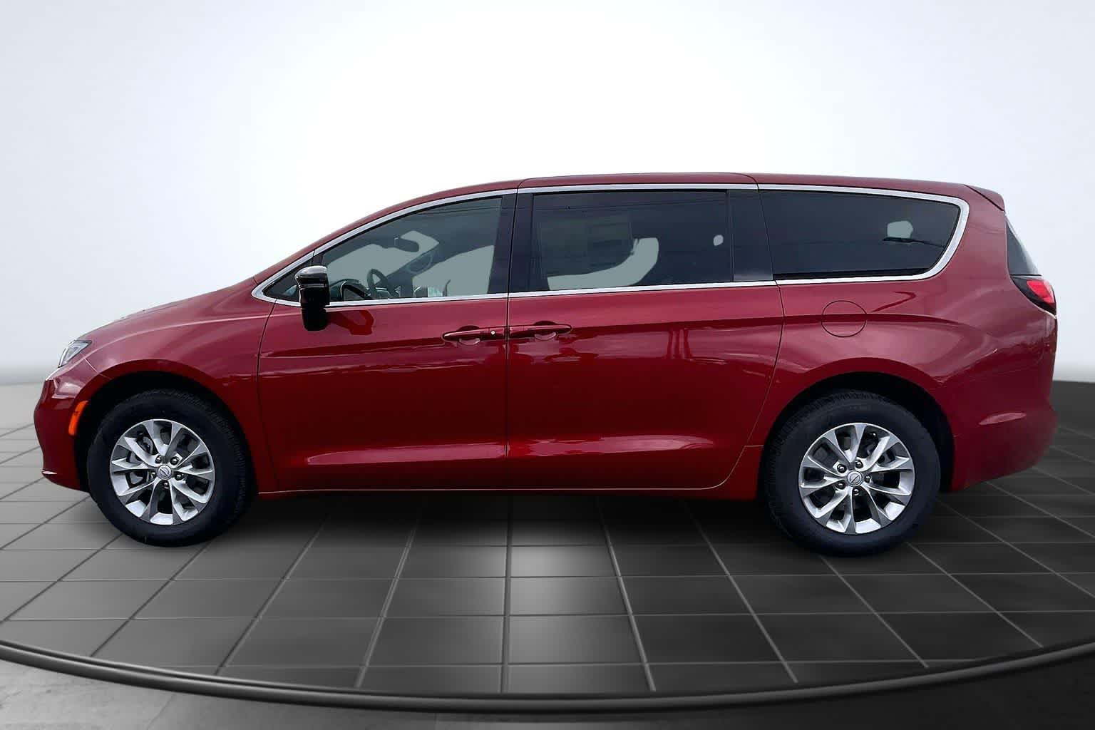 Thumbnail: 2026 Chrysler Pacifica - 3