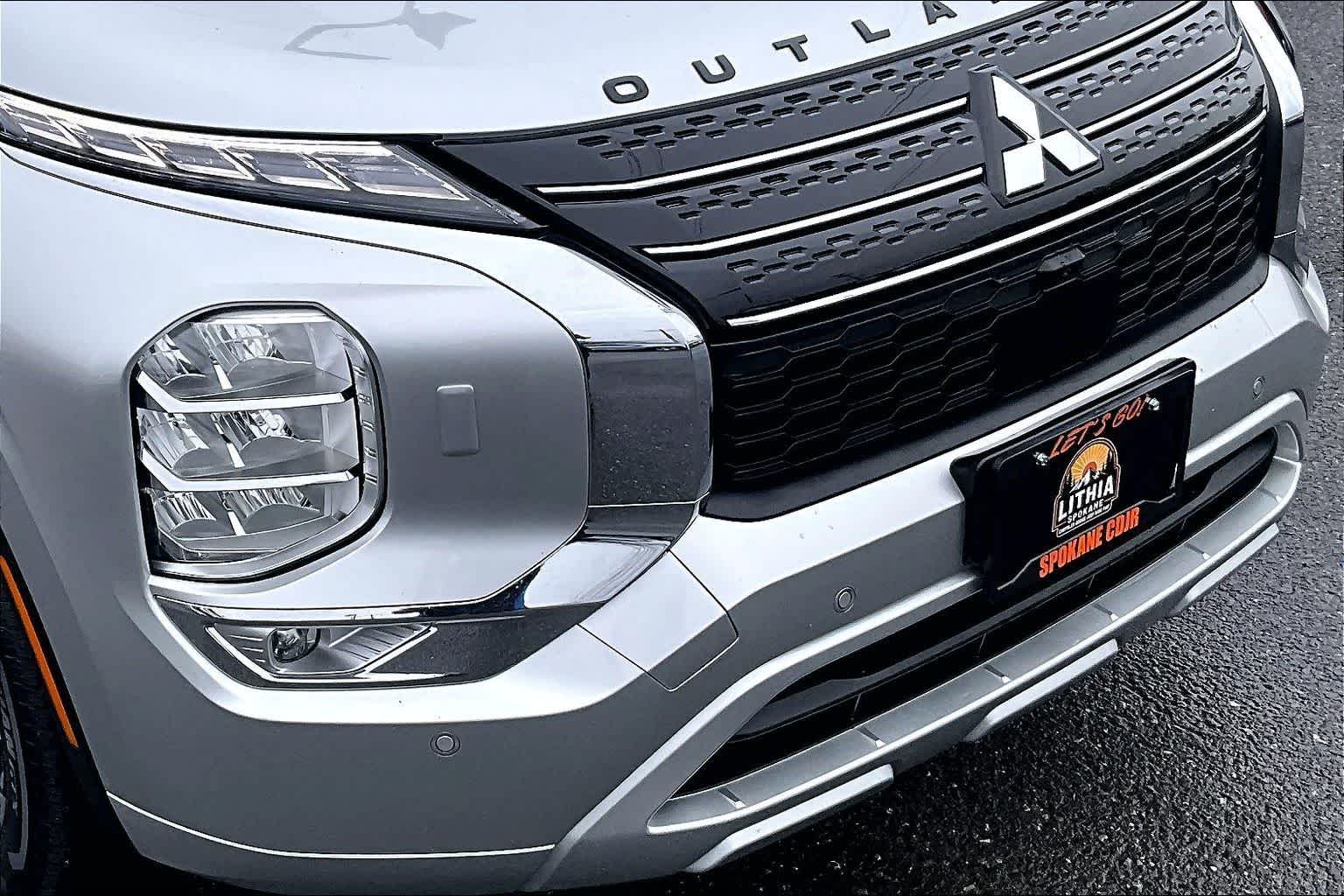 Thumbnail: 2023 Mitsubishi Outlander - 33