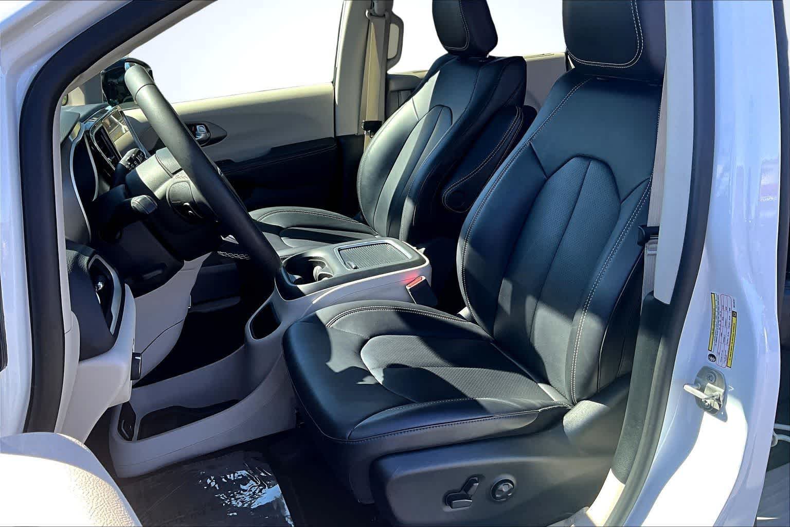 Thumbnail: 2024 Chrysler Pacifica - 11