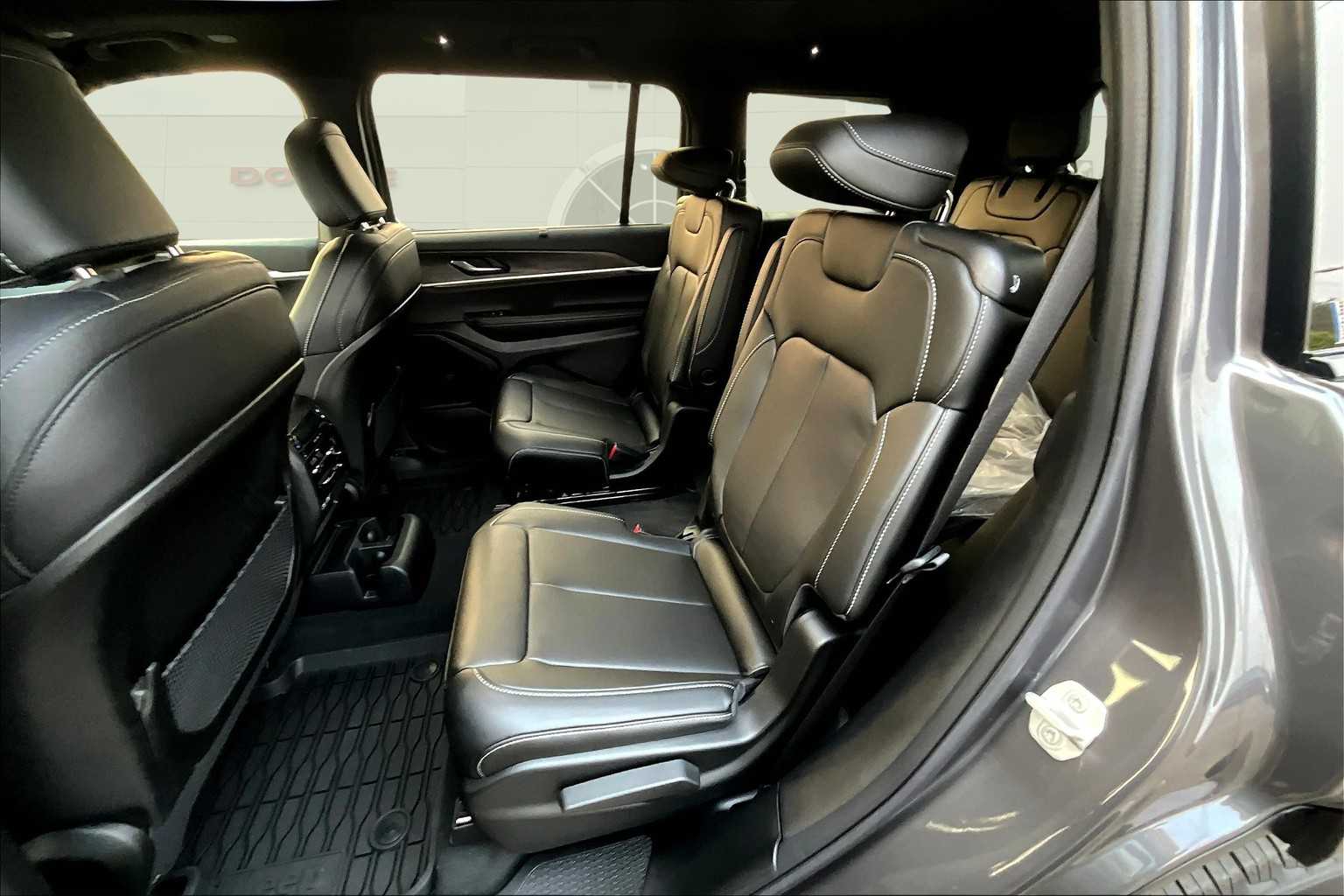 Thumbnail: 2025 Jeep Grand Cherokee L - 13