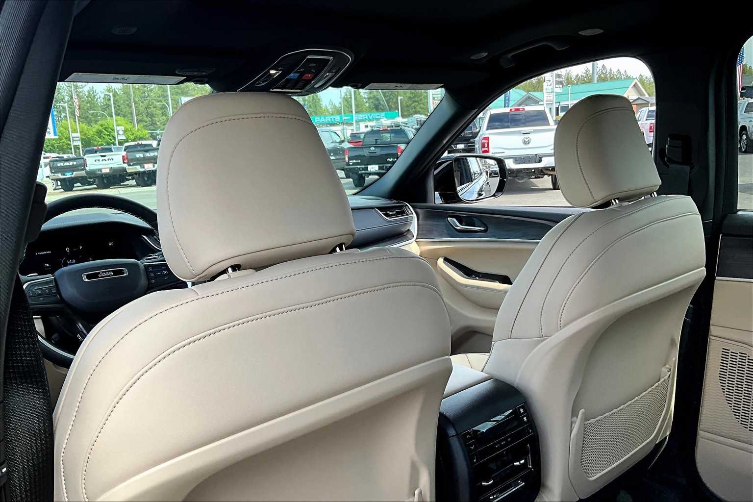 Thumbnail: 2025 Jeep Grand Cherokee L - 12