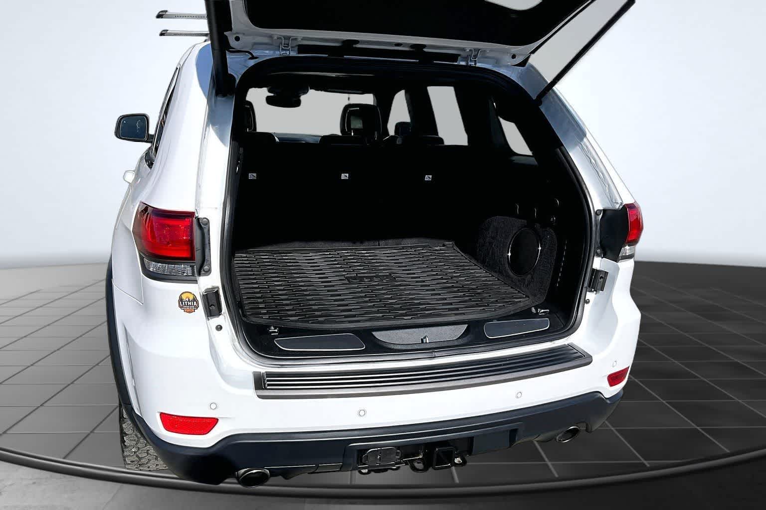 Thumbnail: 2020 Jeep Grand Cherokee - 18